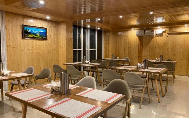 Hotel Gingar, Near Mall Road Manali