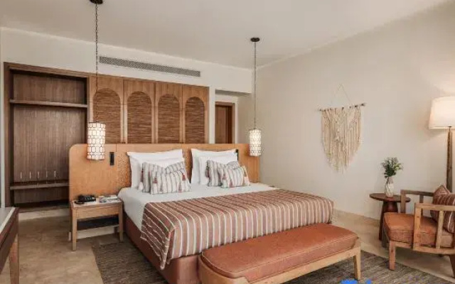 Sakhra  & Spa, Almaza Bay