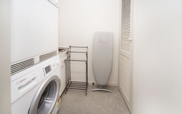 QV Quiet & light filled Townhouse - 456