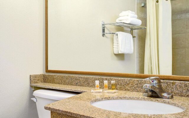Days Inn by Wyndham Bloomington West