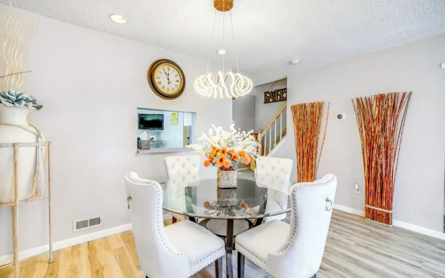 Galloway Townhome w/ Private Deck: Near Casinos!