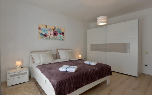 Olive Garden - Swimming Pool - A2