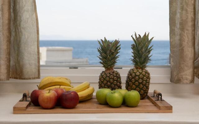 white house apollon naxos