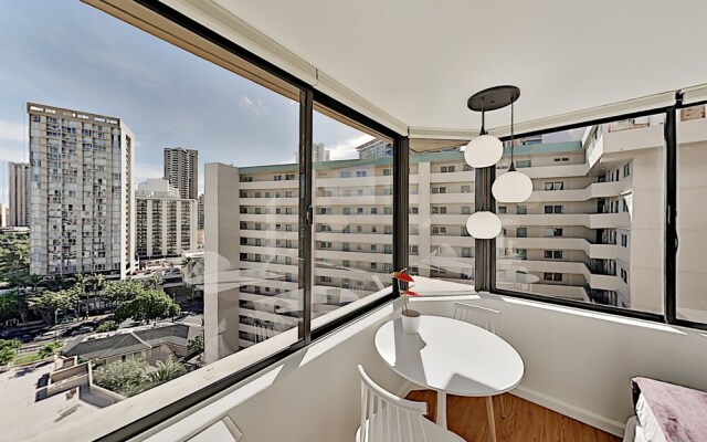 Hawaiian Monarch 1603 Condo by RedAwning