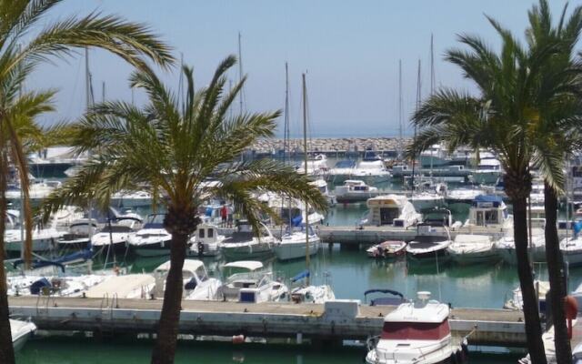 Beautiful Duquesa Harbour apt 2001