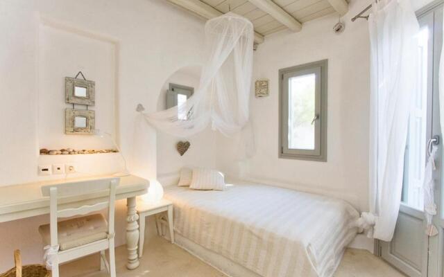 4-bedroom Cycladic Villa with Seaview