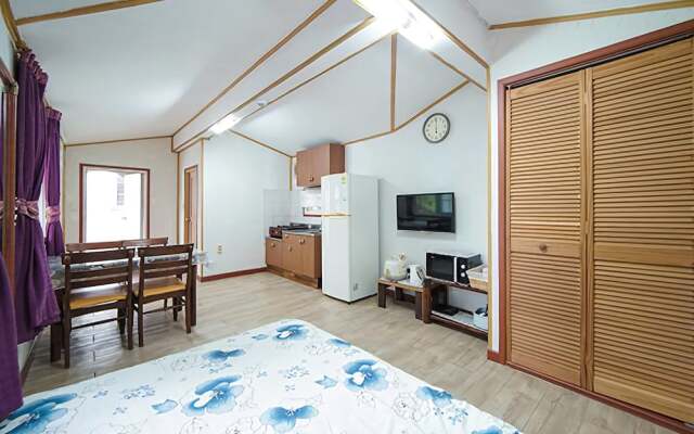 Yeosu Blue Sky Galaxy Pension