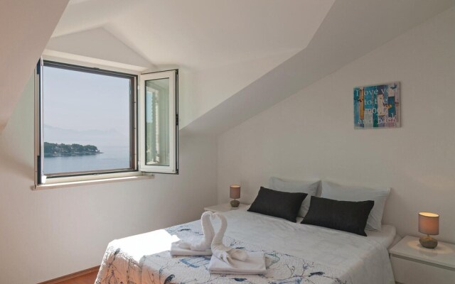 Nice Apartment in Selca With 2 Bedrooms and Wifi