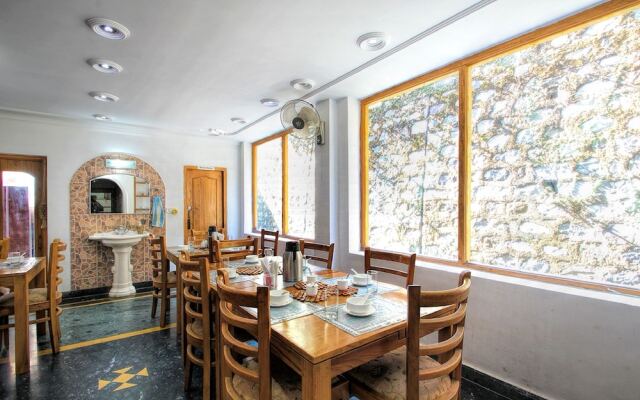 Hotel Lake Inn - A Luxury Lake View Hotel