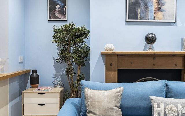 Penryn Apartment by Flexystays