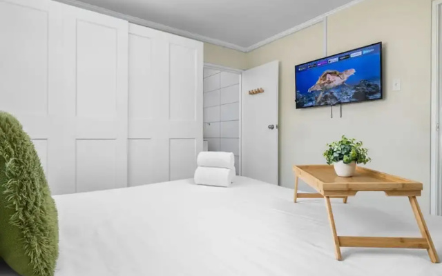 Lovely 3br2ba w Wifi Parking in Central Location