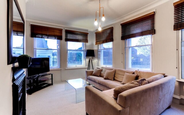 Fulham Large 1 bed Flat in Charming Building