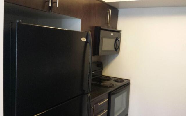 2 Bedroom 1 Bathroom Prime Location in Mississauga