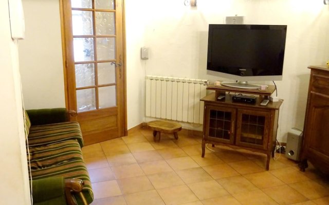 House With 2 Bedrooms in Monieux, With Wonderful Mountain View and Fur