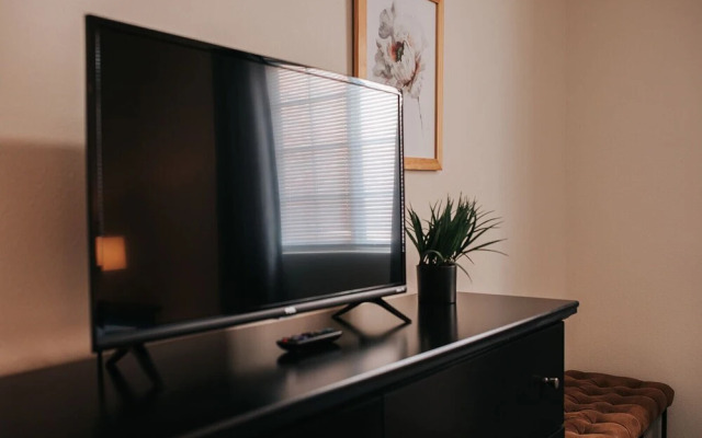 Onsite Gym Pool Fast Wifi More