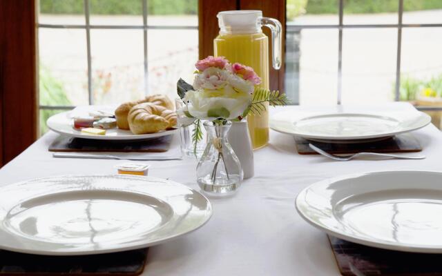 Little Foxes Hotel & Gatwick Airport Parking