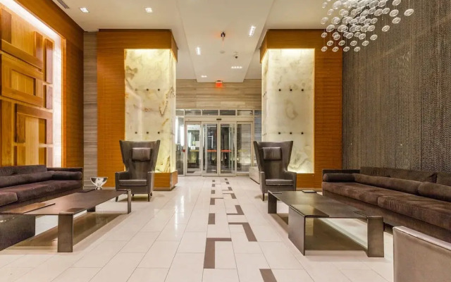 Simply Comfort. Modern Downtown Apartment
