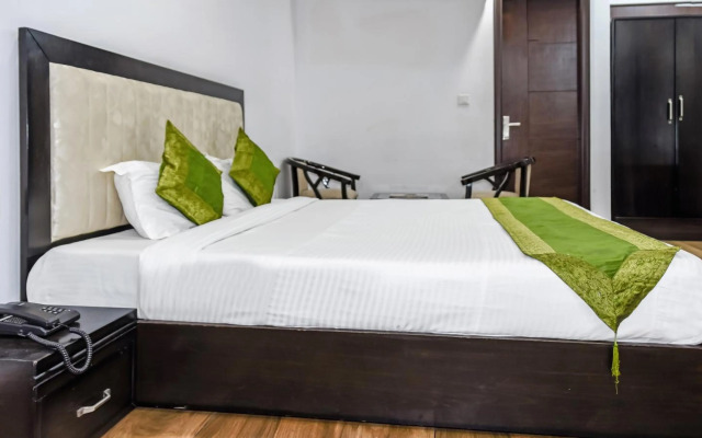 OYO 10027 Hotel Red Petal