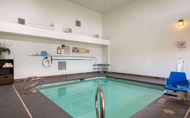 Sandia Peak Inn Old Town ABQ, a Howard Johnson by Wyndham