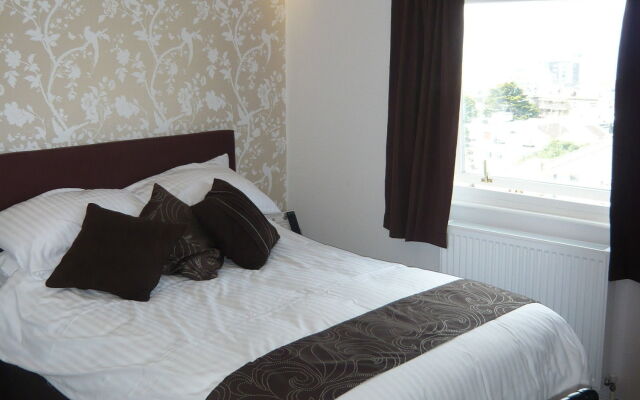 Queenswood Hotel