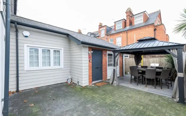 2-bed House in Reading-near Town-sleeps 4