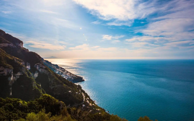 Villa Savina - Elegant Family Villa Overlooks Amalfi Coast -