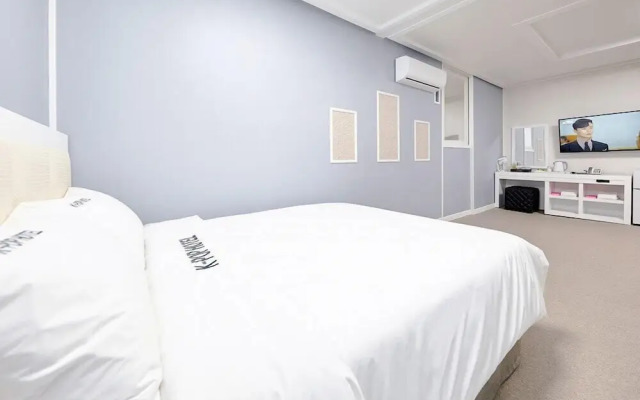 K-Pop Hotel