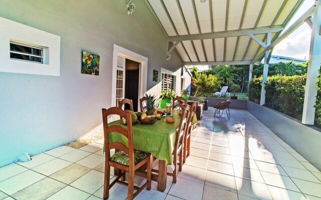 House With one Bedroom in Le Vauclin, With Pool Access, Enclosed Garde