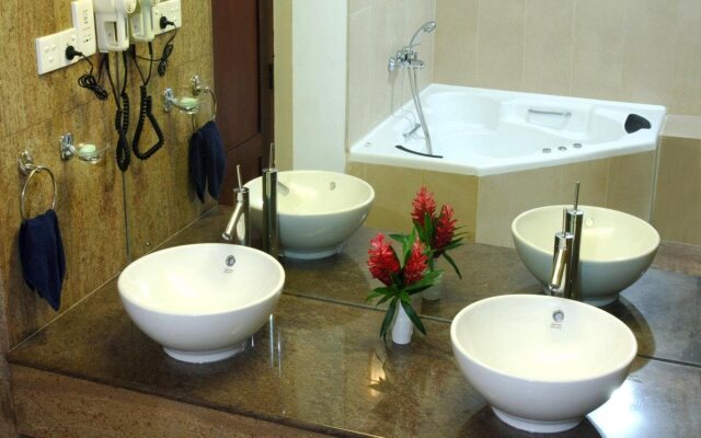 Hibiscus Beach Hotel And Villas