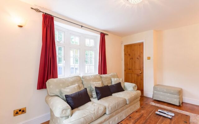 NEW Cosy 2 Bedroom Detached House West Finchley