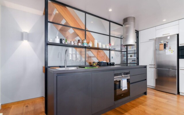 Spacious 2BR in West Kensington by GuestReady