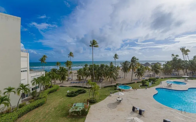 Beachfront Condo in Juan Dolio Sleeps 6