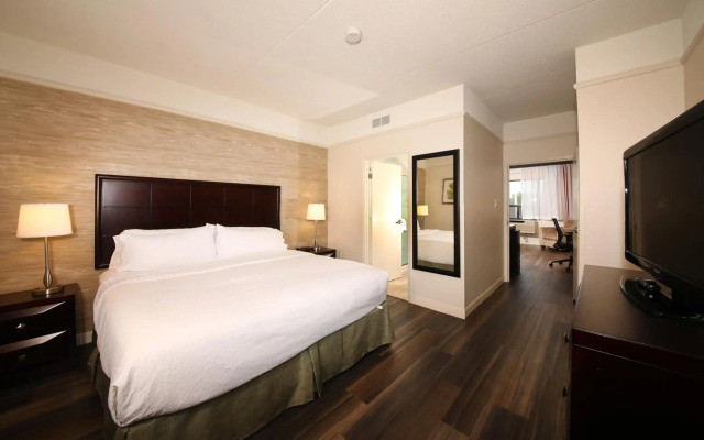 Holiday Inn & Suites Windsor Ambassador Bridge by IHG