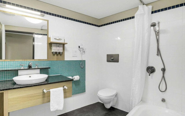 Kingfisher Bay Resort