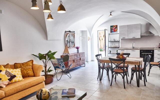 Equorum Prospectus 1 - OSTUNI CENTRO - Guest House