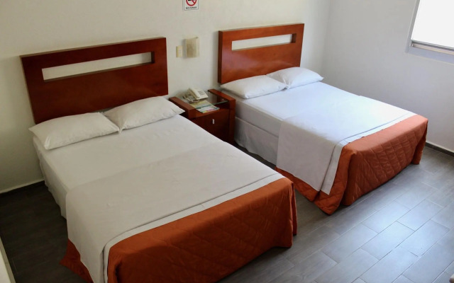 HI Huasteca Inn Hotel