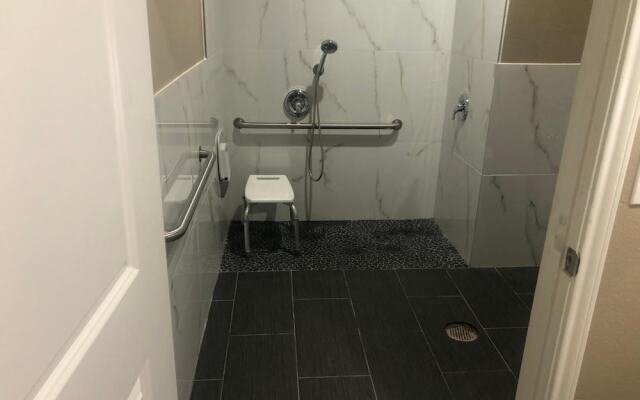 Budget Host Inn & Suites
