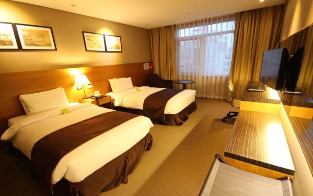 The Central Plaza Hotel