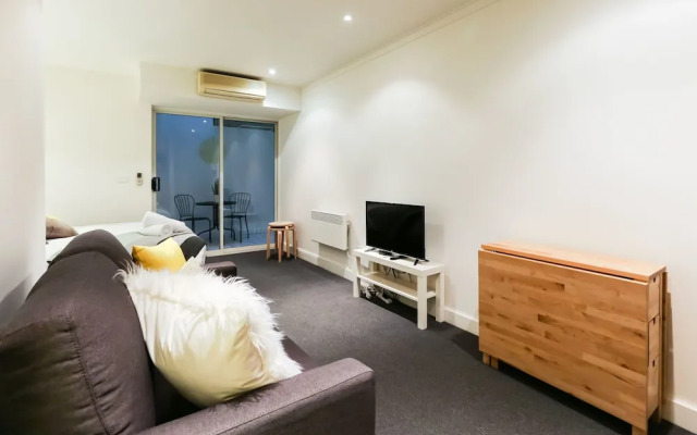 WILLOW, Carlton Studio Apartment