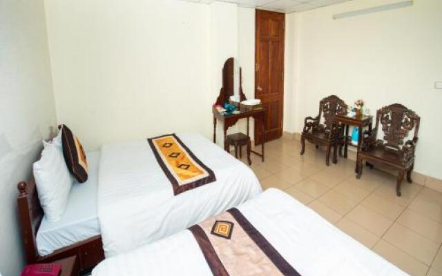 Ho Sen Xanh Hotel