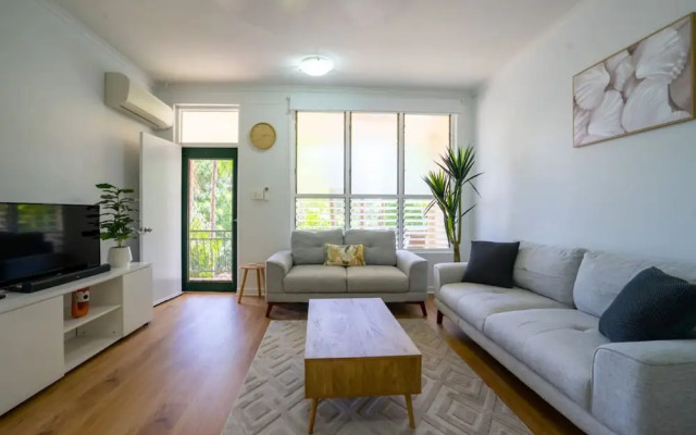 Nightcliff Retreat Stylish 2BR Apt Near Foreshore