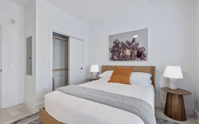 The Continental, powered by Placemakr - Downtown - Market Square