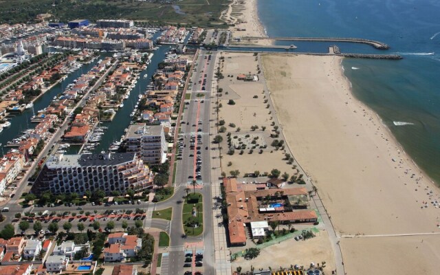 Attractive Holiday Home in Empuriabrava near Beach