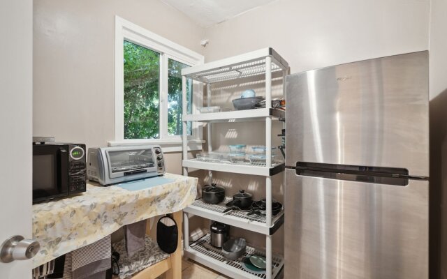 Hollywood Gem 1 Bedroom Apts by RedAwning