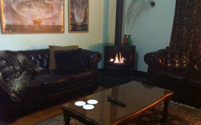 Pitstop Lodge Bed & Breakfast and Guesthouse