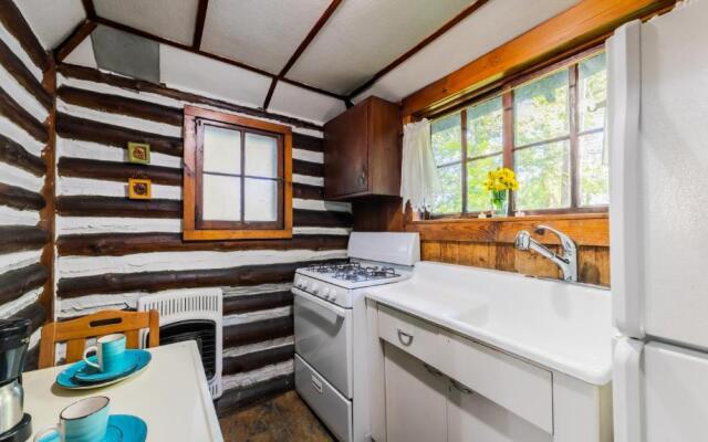 Log Cabin Motor Court