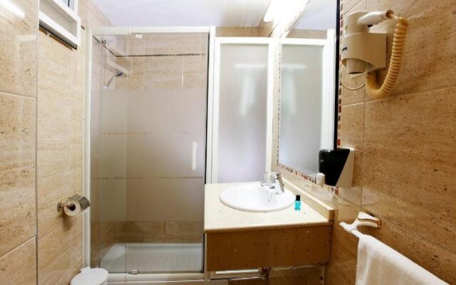 Hostal Paris