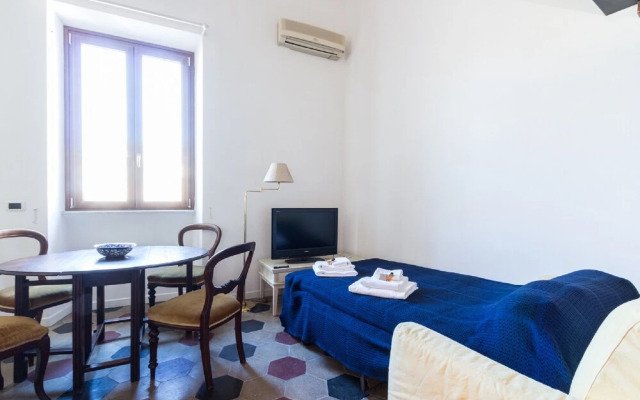 Sunny Apartment Navona Sq