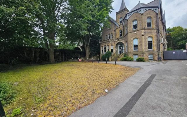 Broomfield Hotel