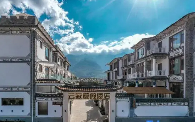 Dali Cloud Lonely Mountain Resort Hotel
